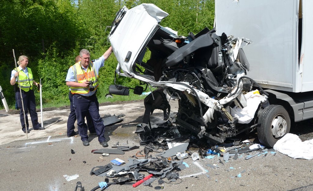 Schwerer VU A 1 Rich Saarbruecken kurz vor AK Leverkusen P8748.JPG - Miklos Laubert